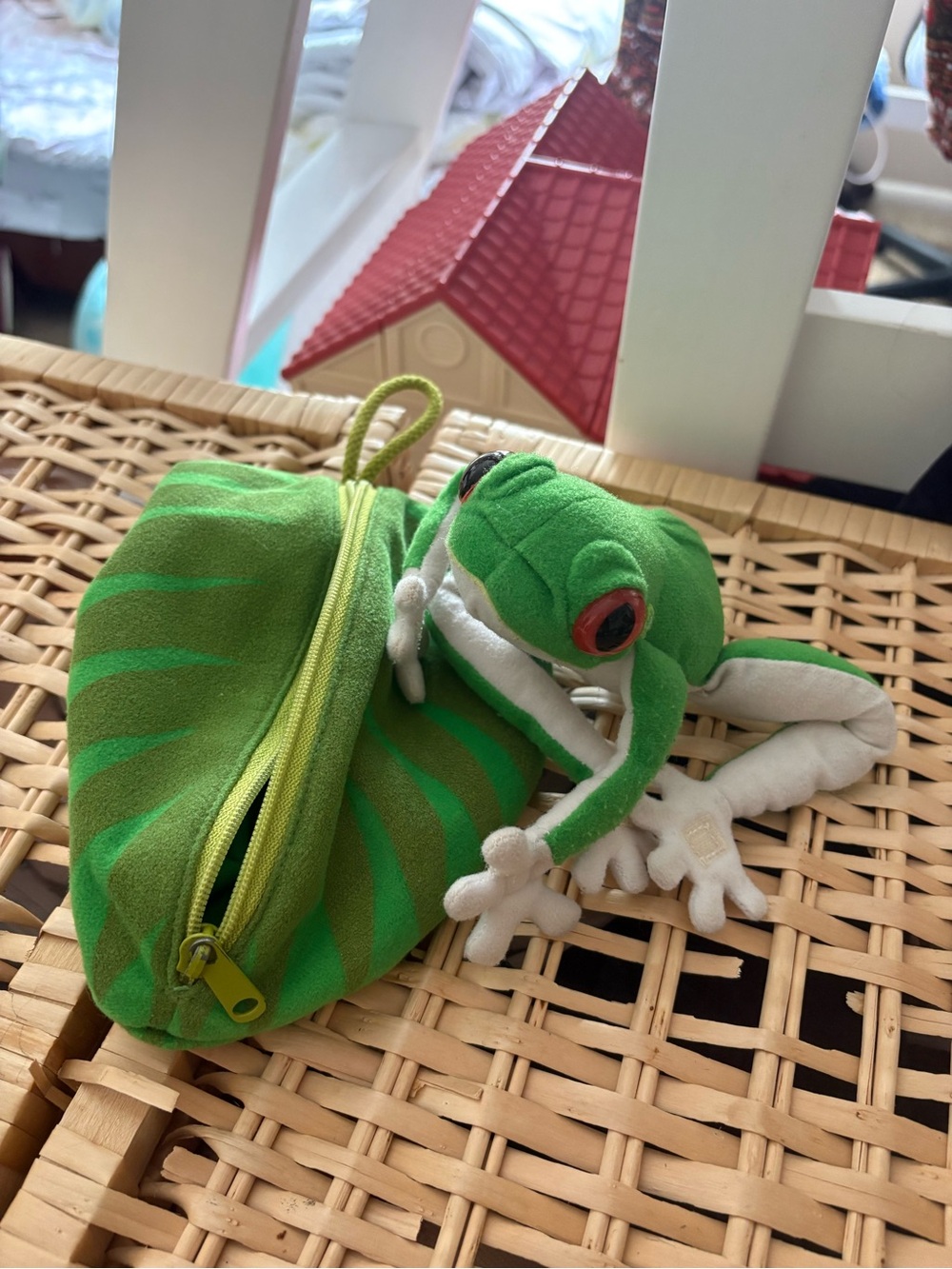 Frog Plush with Leaf bag